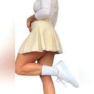 ARITZIA TAN PLEATED SKIRT🤎